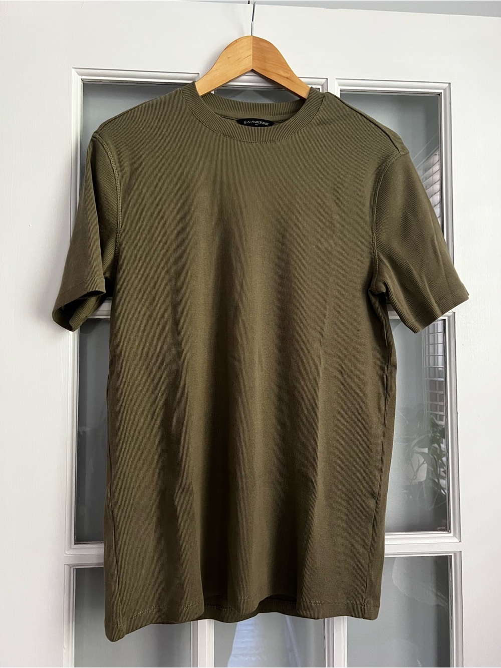 Banana Republic Olive Crew Neck Short Sleeve Tee